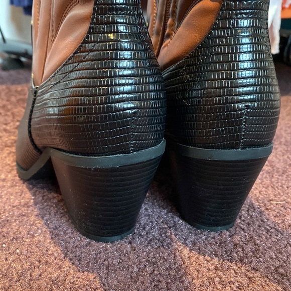 Two-tone WIDE fit Western Boot - Picture 3 of 3